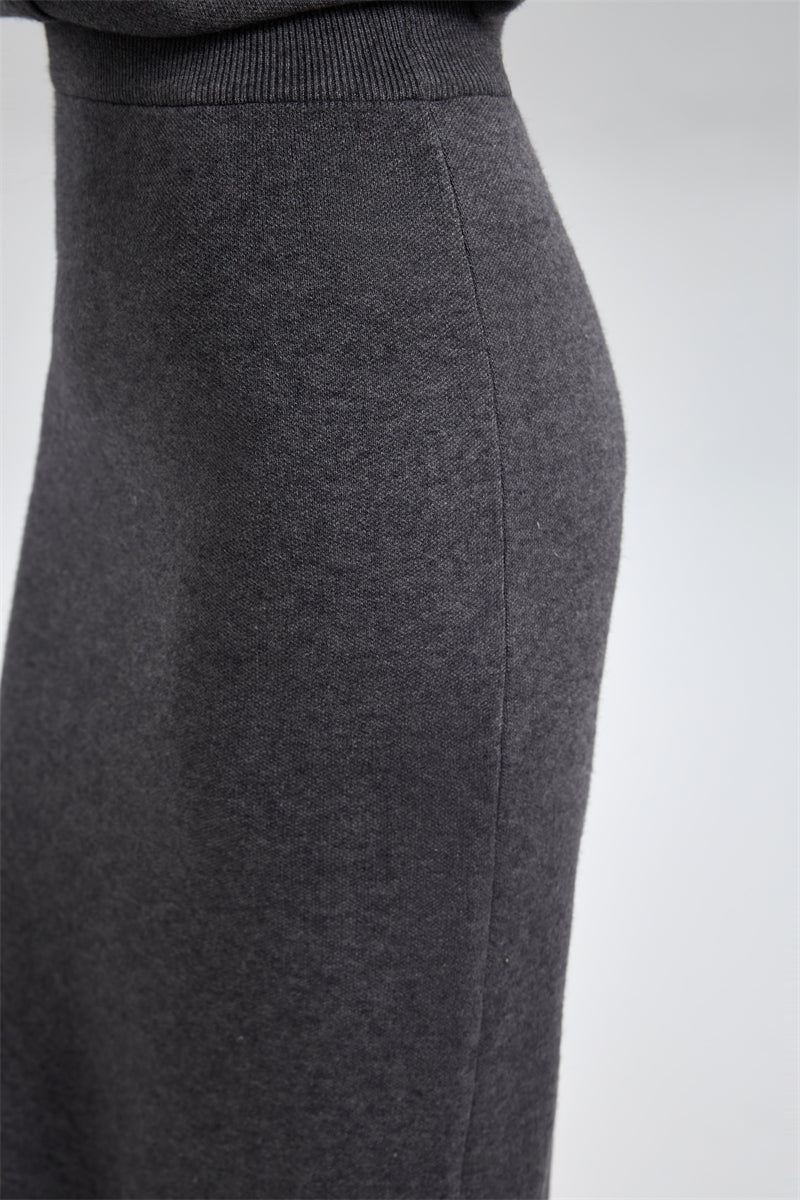 تنورة محبوكة بقصّة مستقيمة