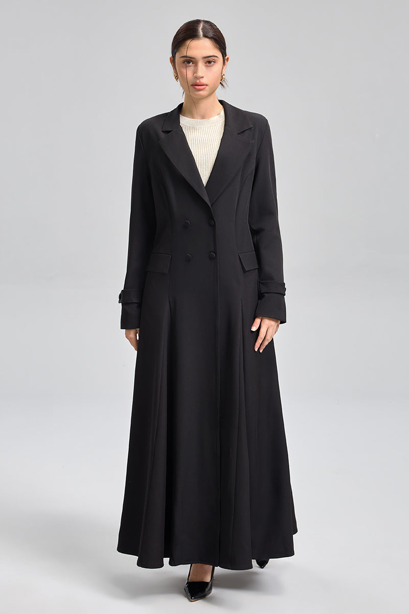 معطف طويل بقصّة واسعة وأزرار مزدوجة