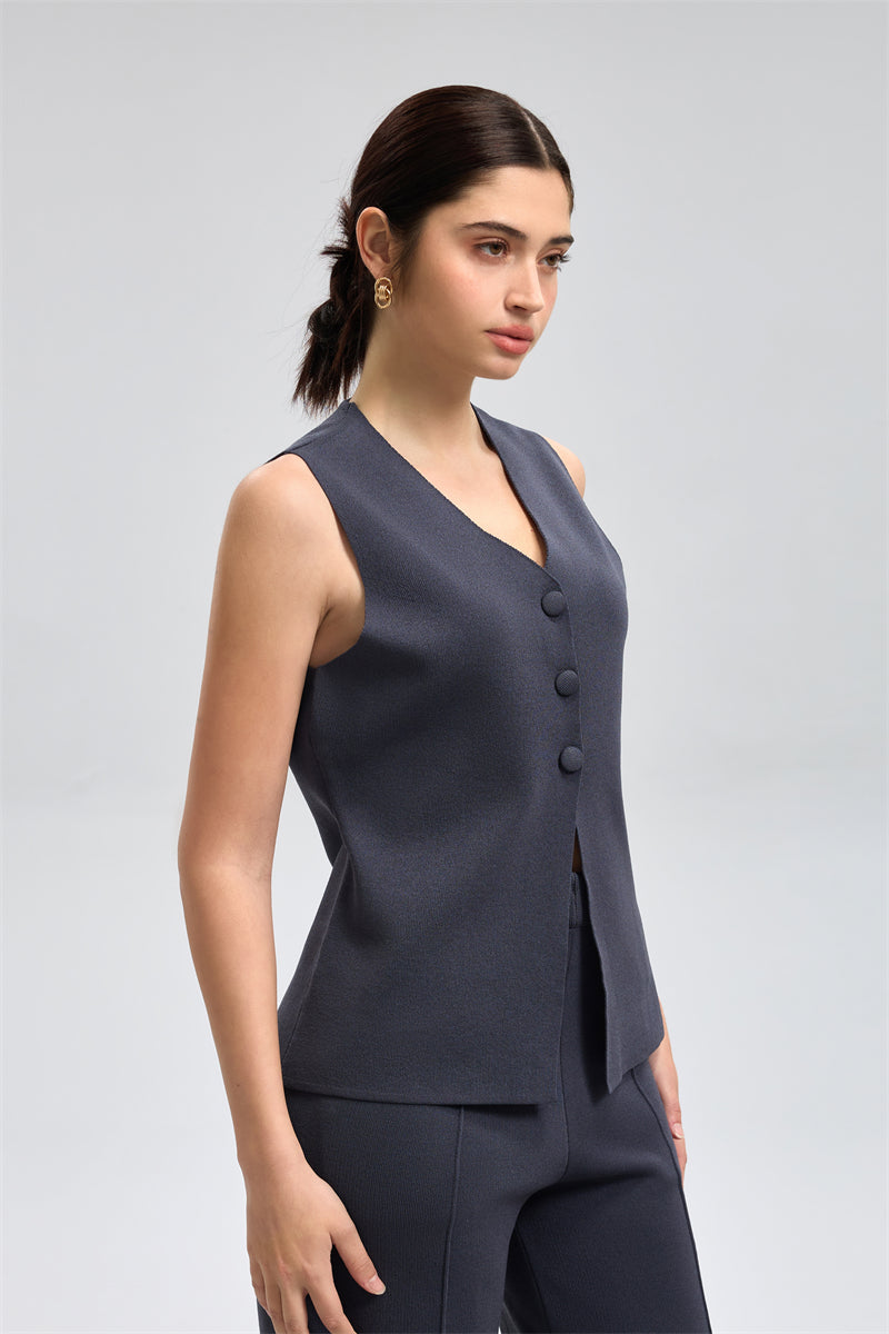 فيست محبوك بأزرار أمامية