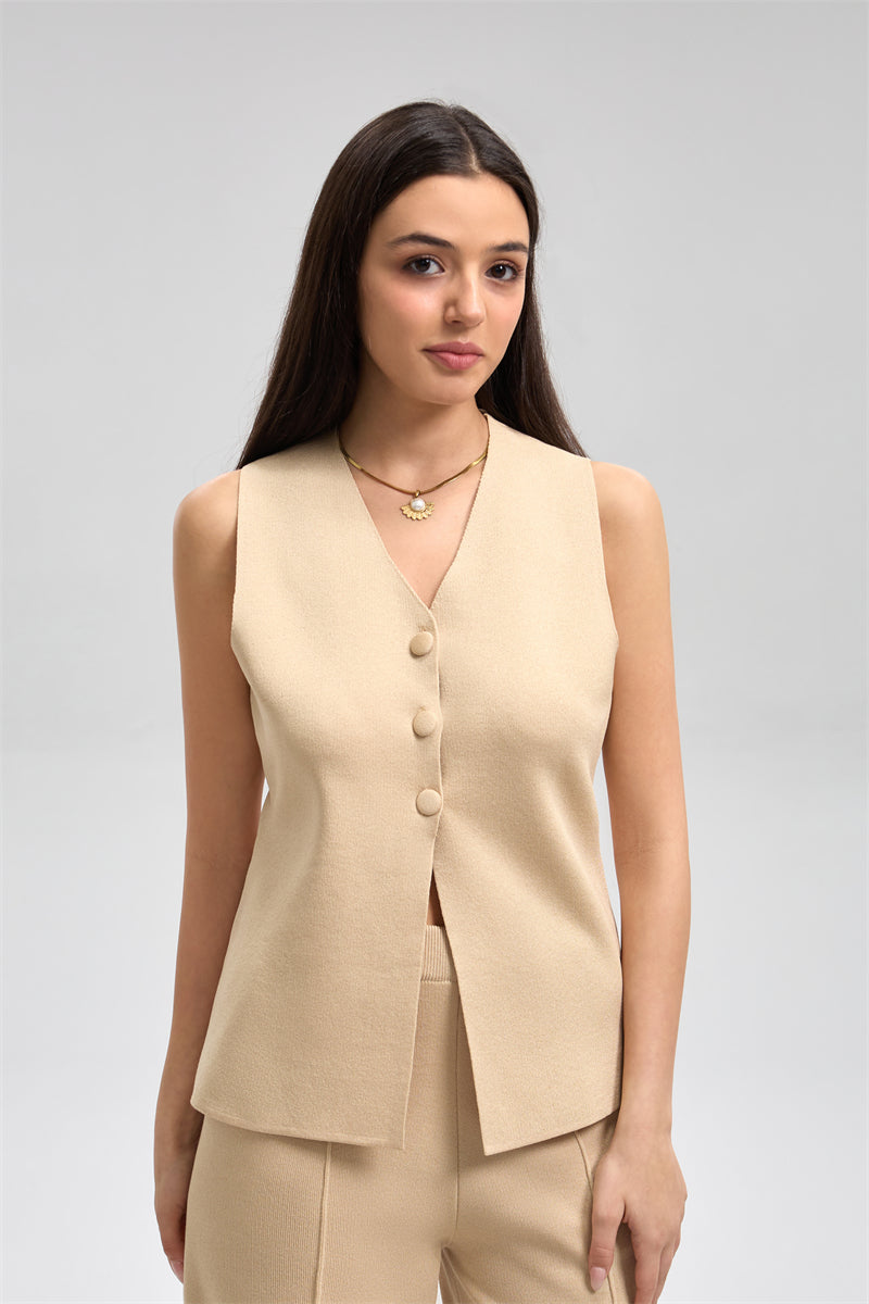 فيست محبوك بأزرار أمامية