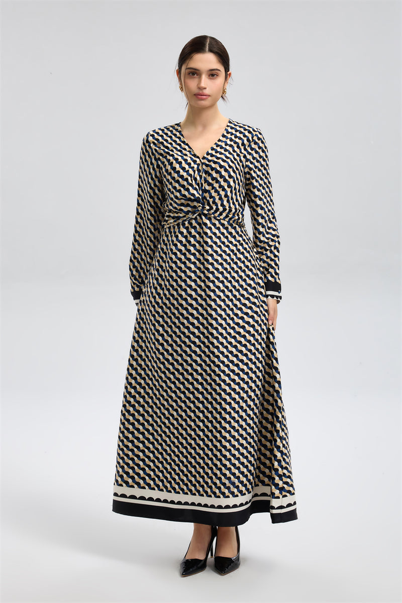 فستان طويل مطبوع وعقدة أمامية