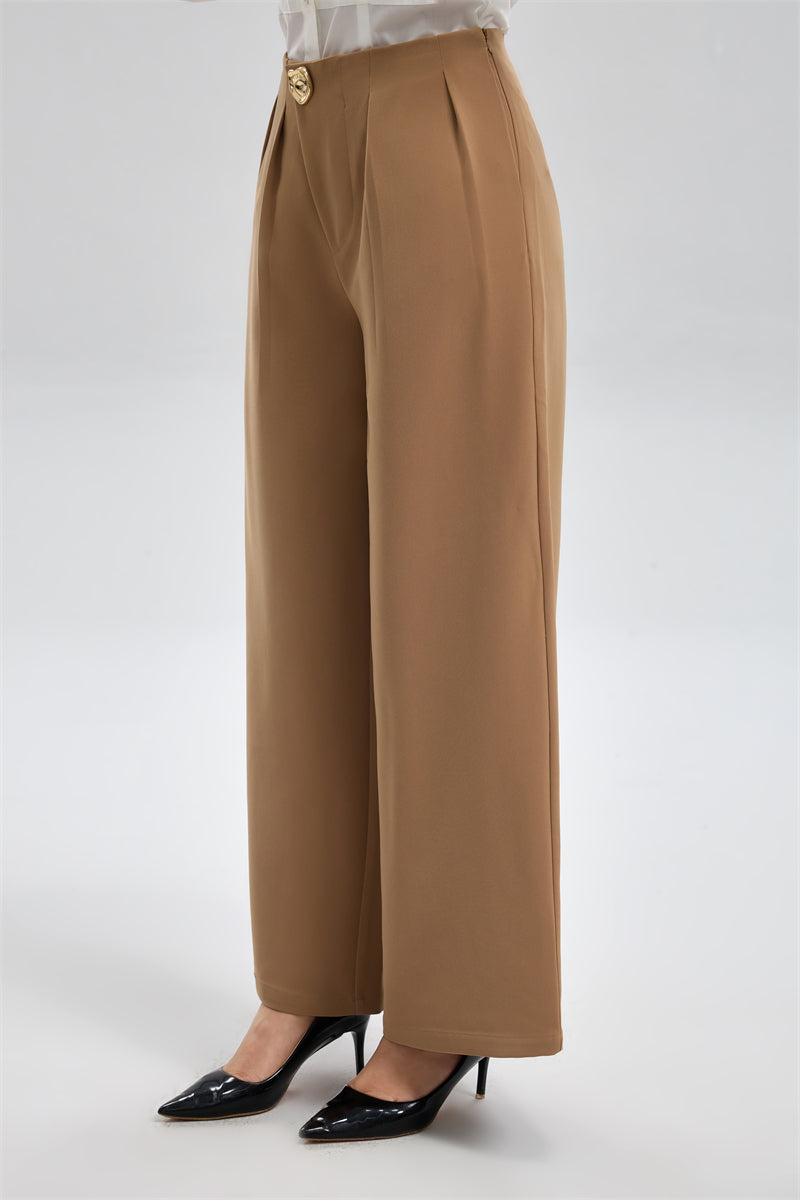 بنطال رسمي واسع بقصّة مستقيمة