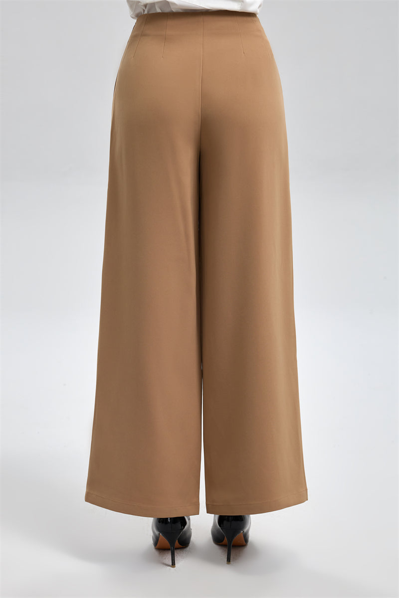 بنطال رسمي واسع بقصّة مستقيمة