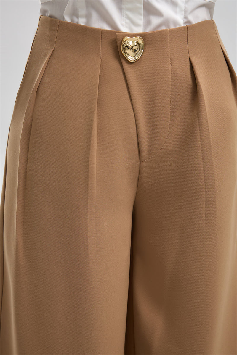 بنطال رسمي واسع بقصّة مستقيمة