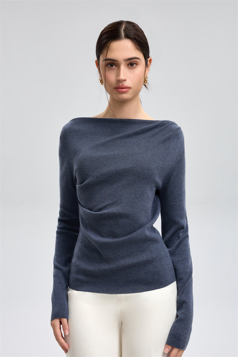 كنزة محبوكة ناعمة بأكتاف مكشوفة