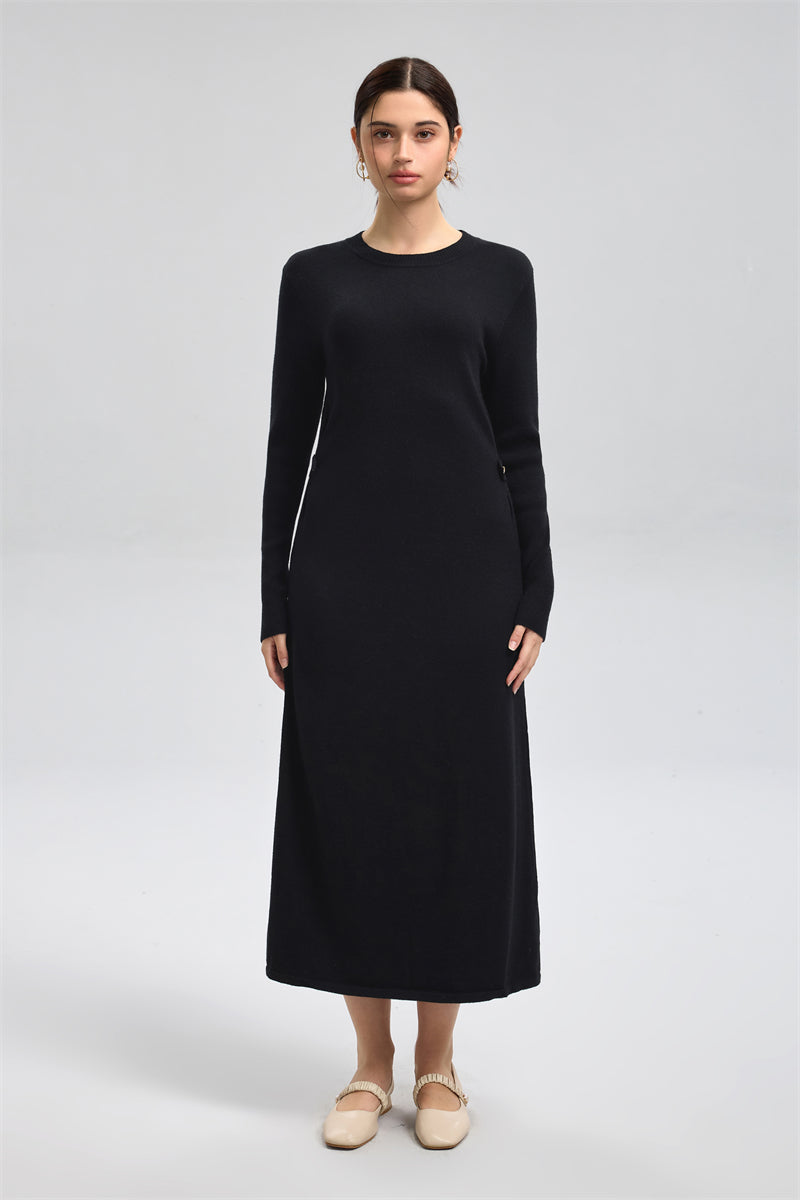 فستان محبوك بتفاصيل جانبية