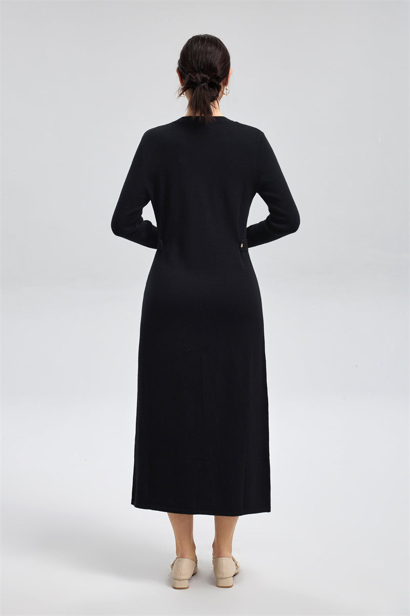 فستان محبوك بتفاصيل جانبية