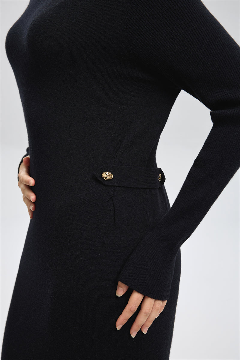 فستان محبوك بتفاصيل جانبية