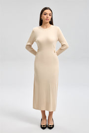 فستان محبوك بتفاصيل جانبية