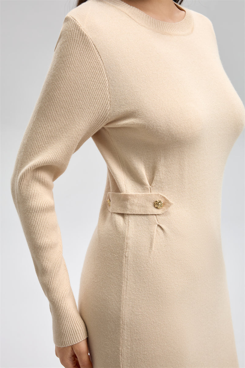 فستان محبوك بتفاصيل جانبية