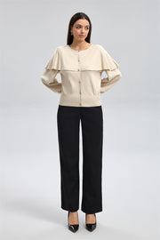 بنطال بقصّة مستقيمة وخصر عالٍ