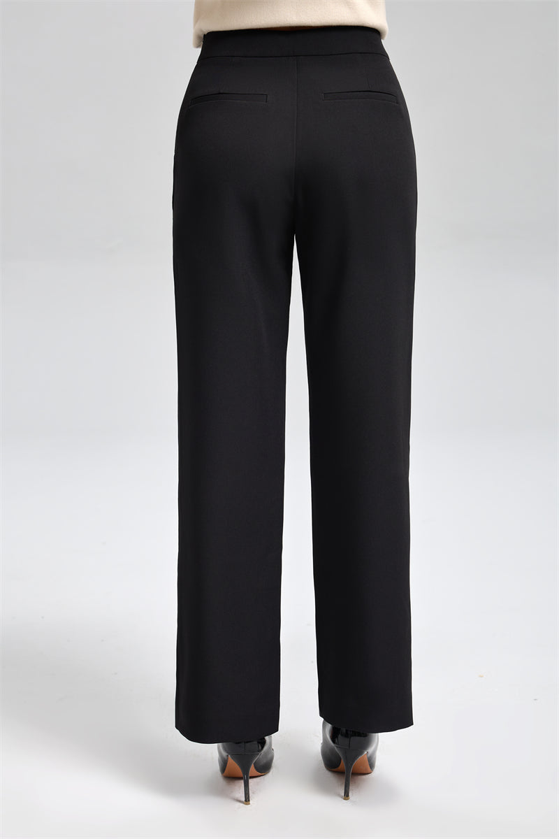 بنطال بقصّة مستقيمة وخصر عالٍ