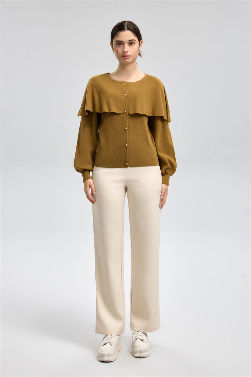 بنطال بقصّة مستقيمة وخصر عالٍ