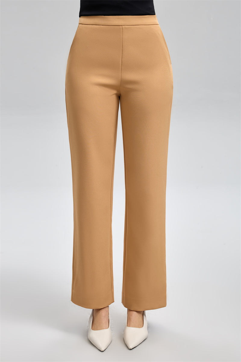 بنطال بقصّة مستقيمة وخصر عالٍ