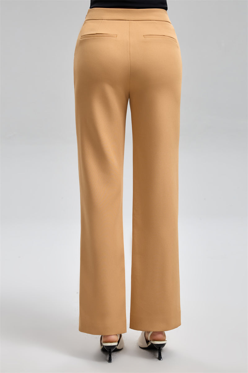 بنطال بقصّة مستقيمة وخصر عالٍ