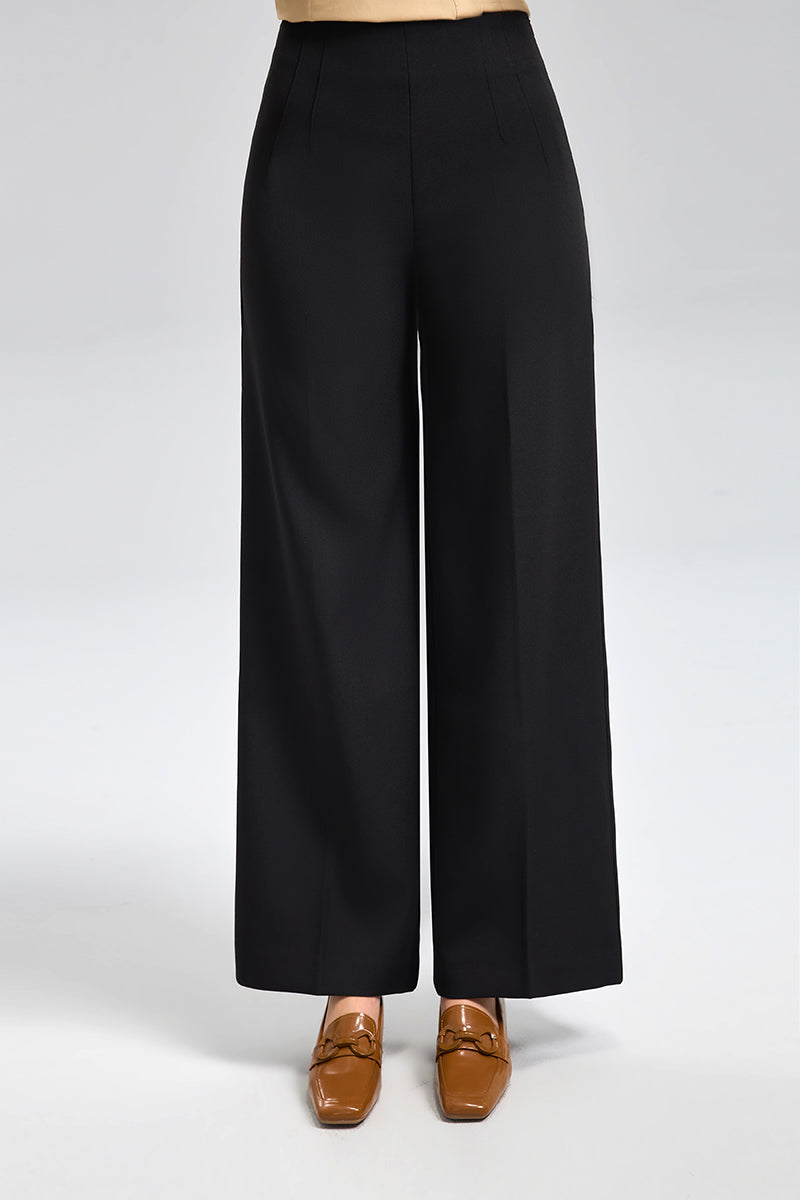 بنطال واسع بقصّة خصرٍ عالٍ