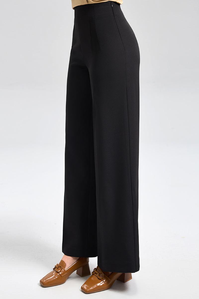 بنطال واسع بقصّة خصرٍ عالٍ