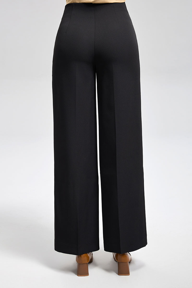 بنطال واسع بقصّة خصرٍ عالٍ