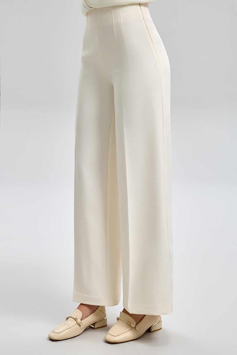 بنطال واسع بقصّة خصرٍ عالٍ