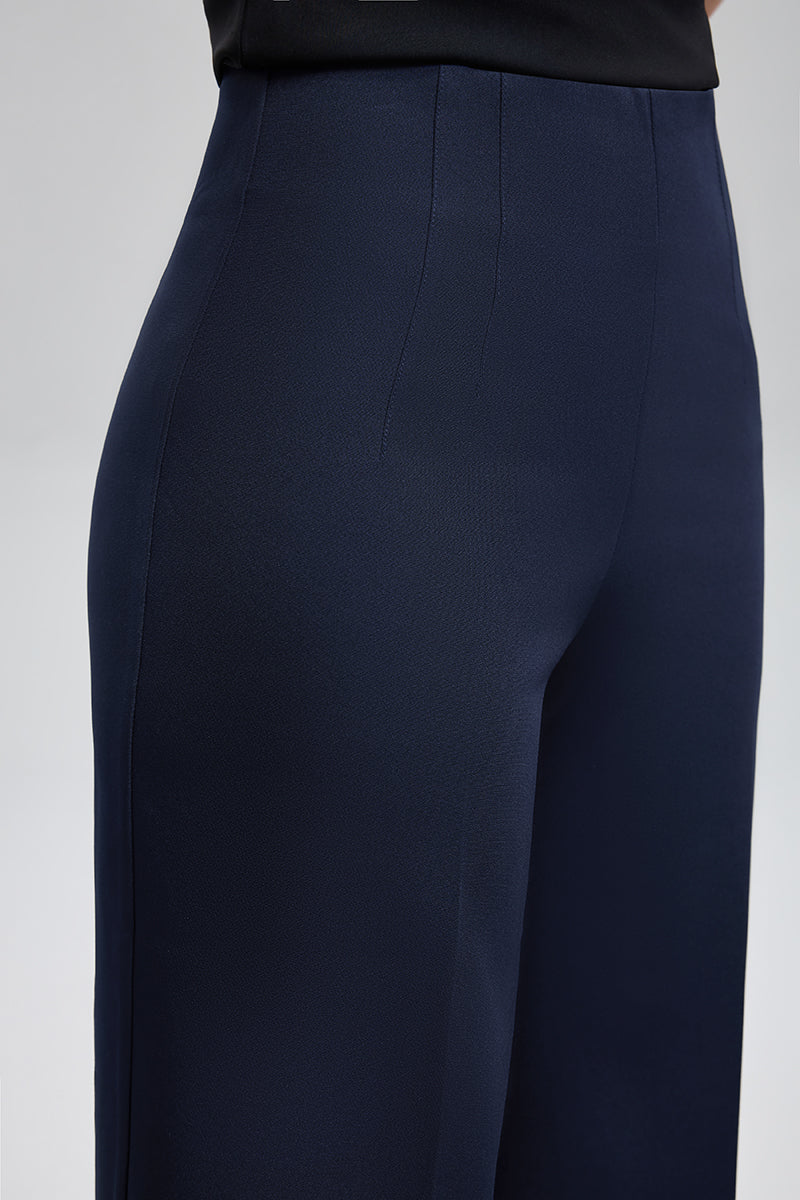 بنطال واسع بقصّة خصرٍ عالٍ