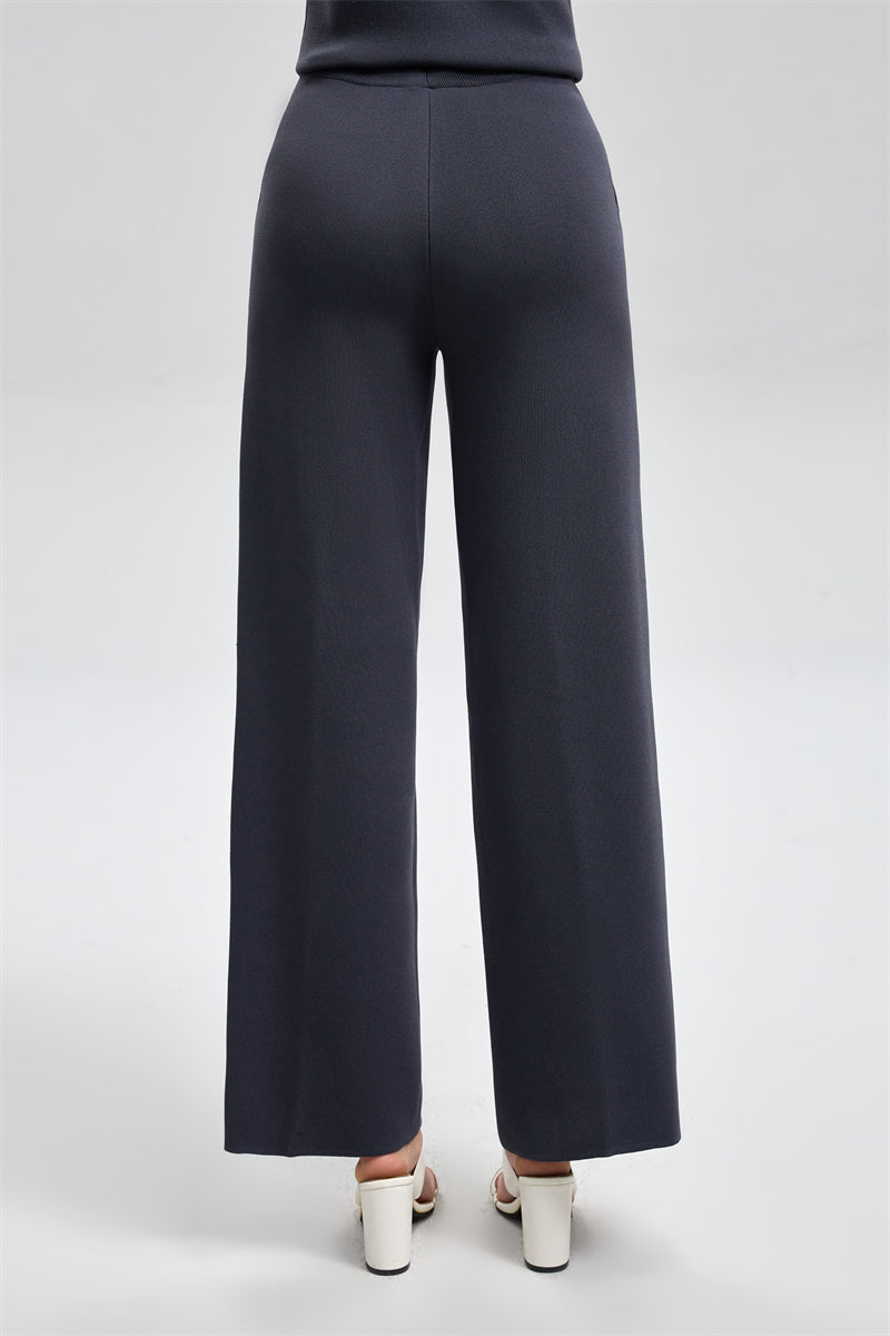 بنطال محبوك واسع بقصّة مستقيمة