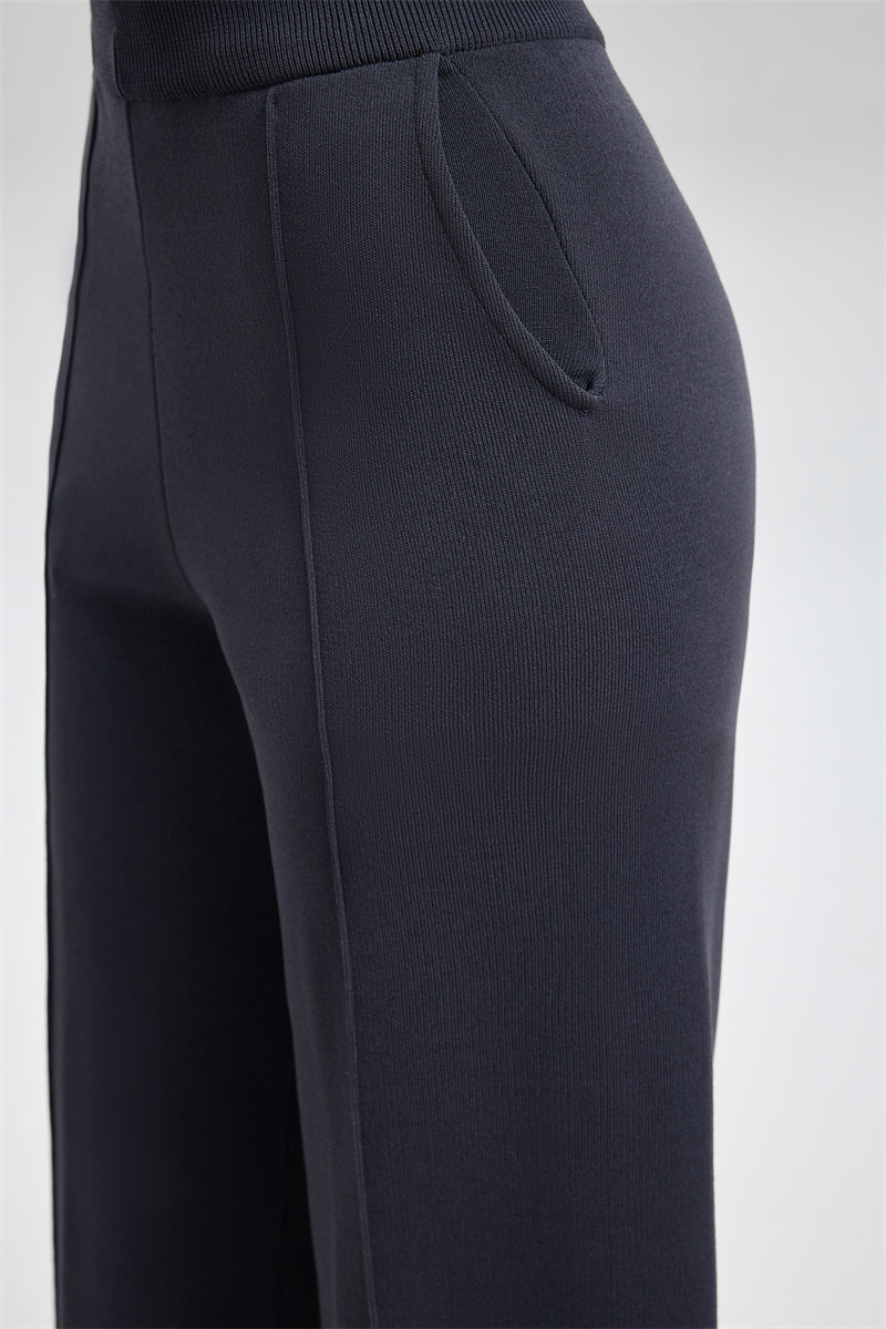 بنطال محبوك واسع بقصّة مستقيمة