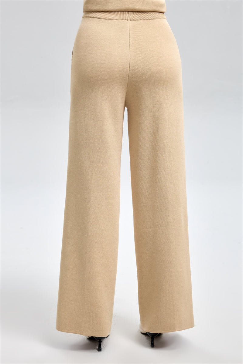 بنطال محبوك واسع بقصّة مستقيمة