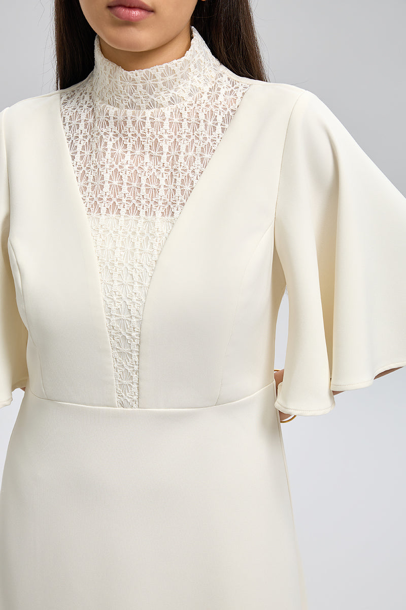 فستان طويل برقبة دانتيل وأكمام واسعة