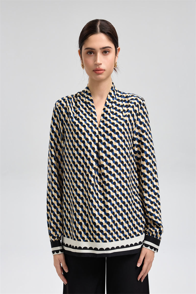 بلوزة طويلة بنقشة هندسية