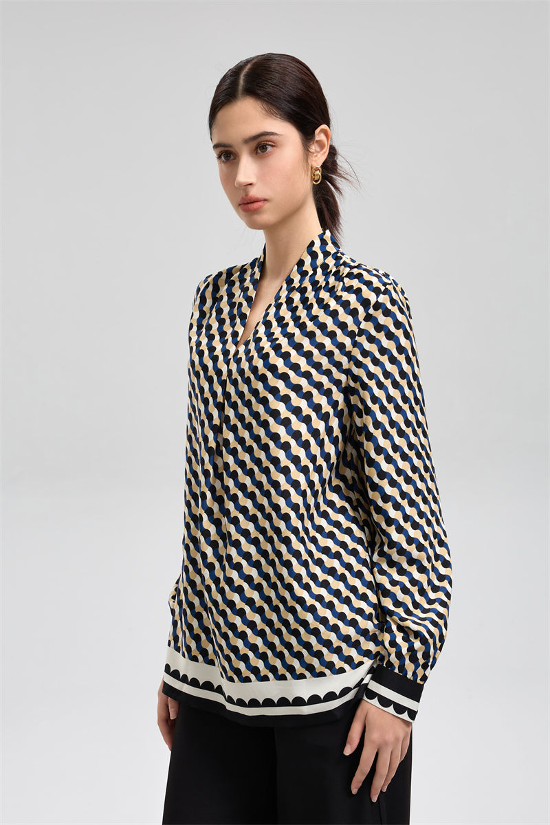 بلوزة طويلة بنقشة هندسية