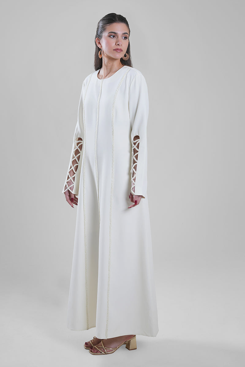 فستان ماكسي بتفاصيل أكمام بفتحات مزخرفة