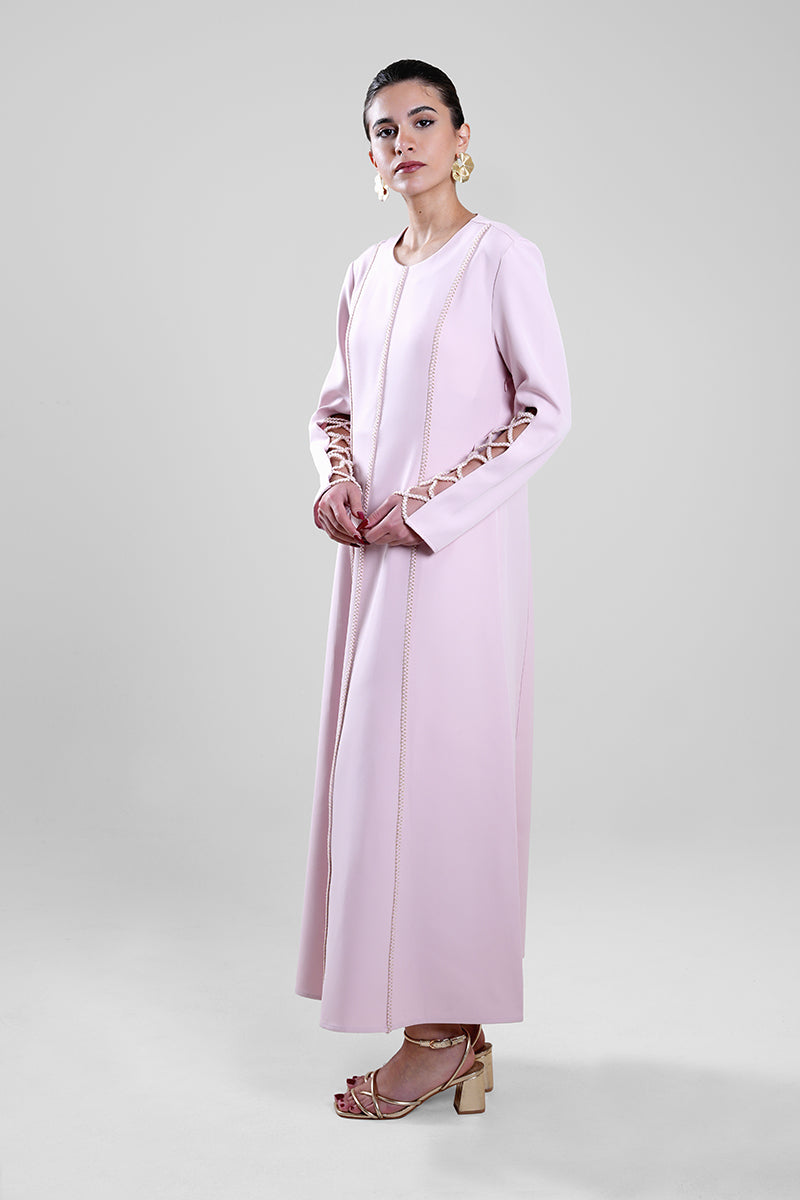 فستان ماكسي بتفاصيل أكمام بفتحات مزخرفة