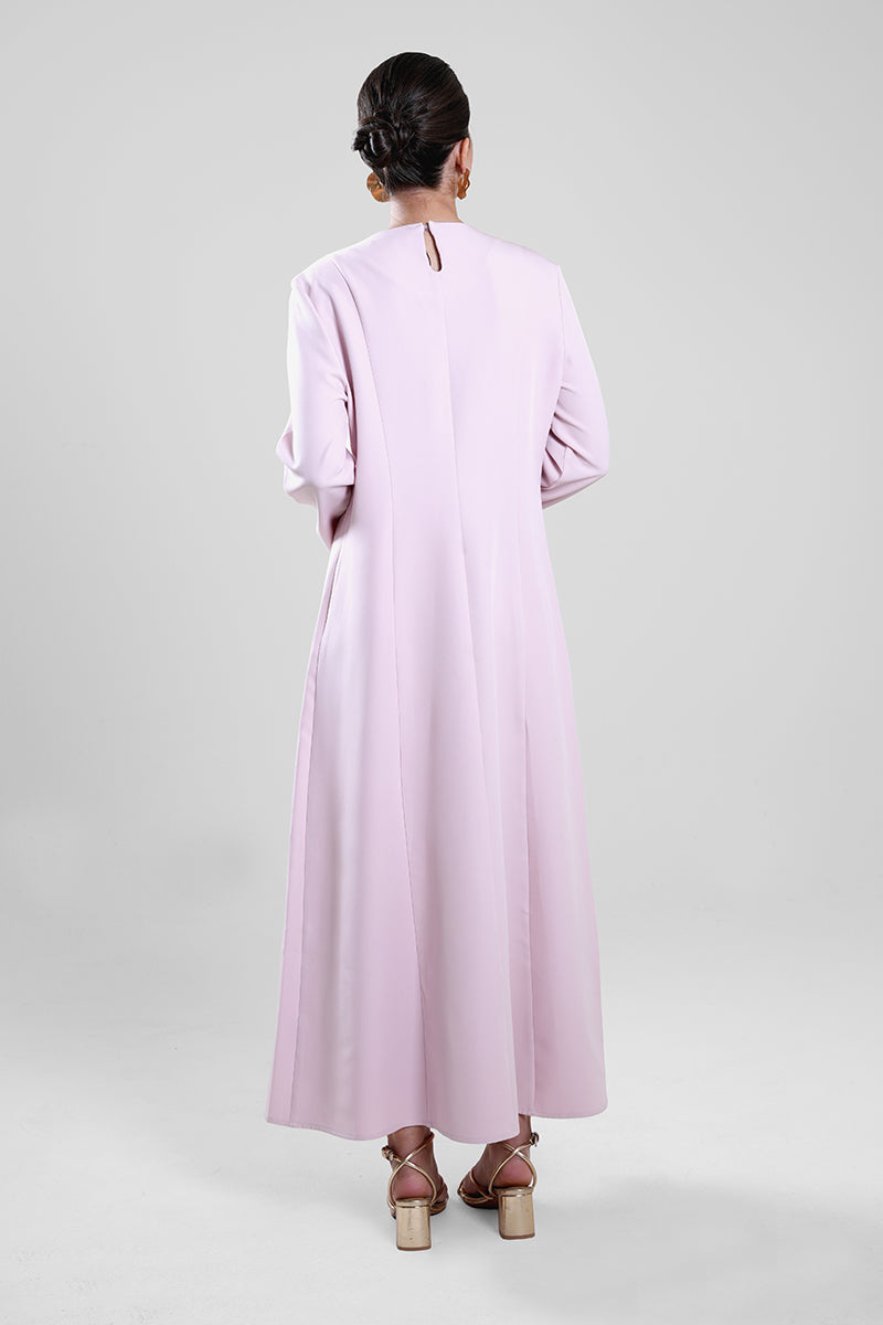 فستان ماكسي بتفاصيل أكمام بفتحات مزخرفة