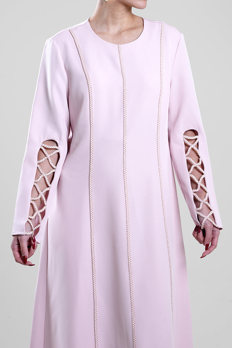 فستان ماكسي بتفاصيل أكمام بفتحات مزخرفة