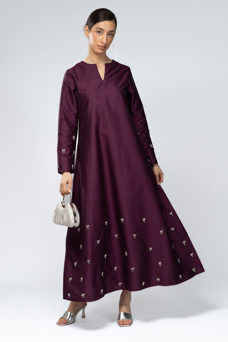 فستان ماكسي بتفاصيل كريستالية