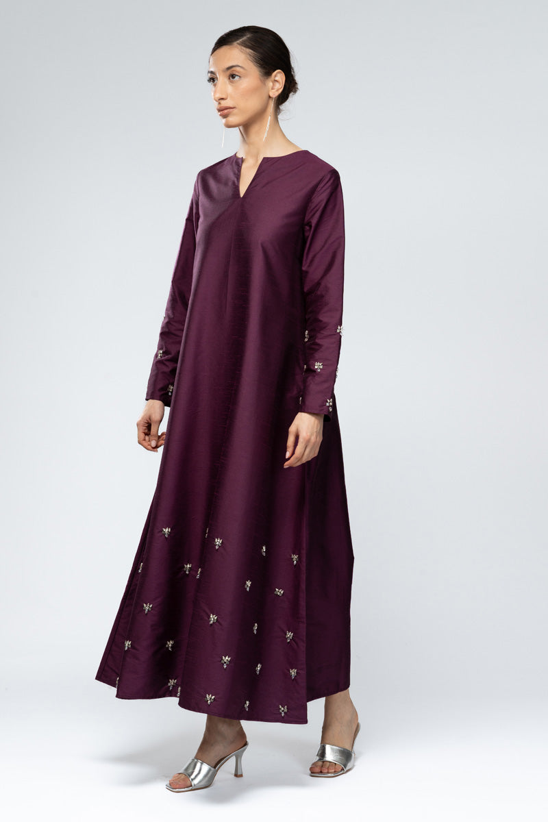 فستان ماكسي بتفاصيل كريستالية