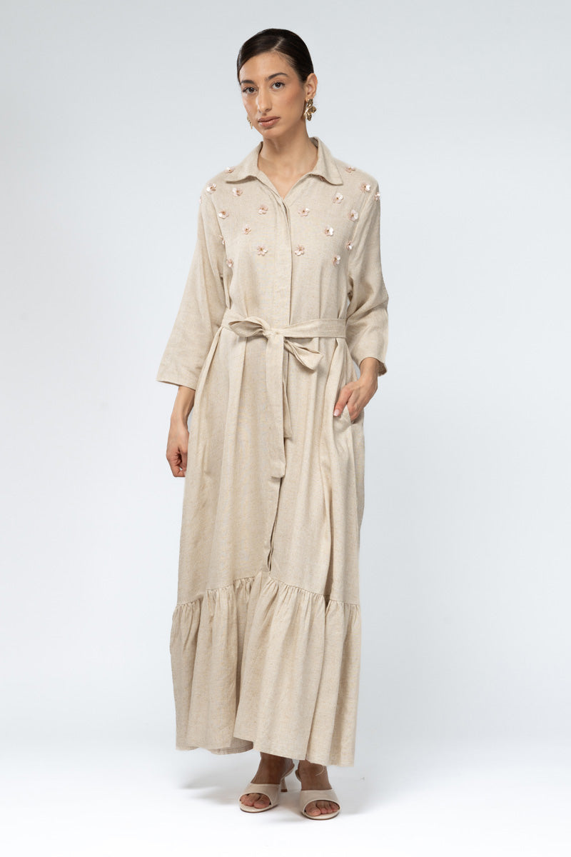 فستان ماكسي بحزام وتفاصيل زهور ناعمة