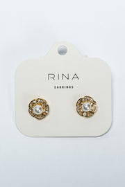 أقراط لؤلؤ بتصميم وردة