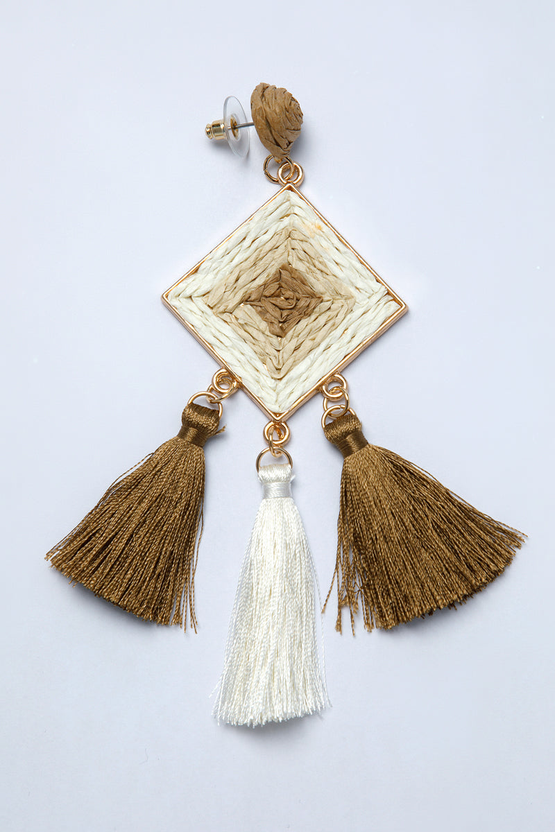 أقراط متدلية بتصميم منسوج وشرّابات