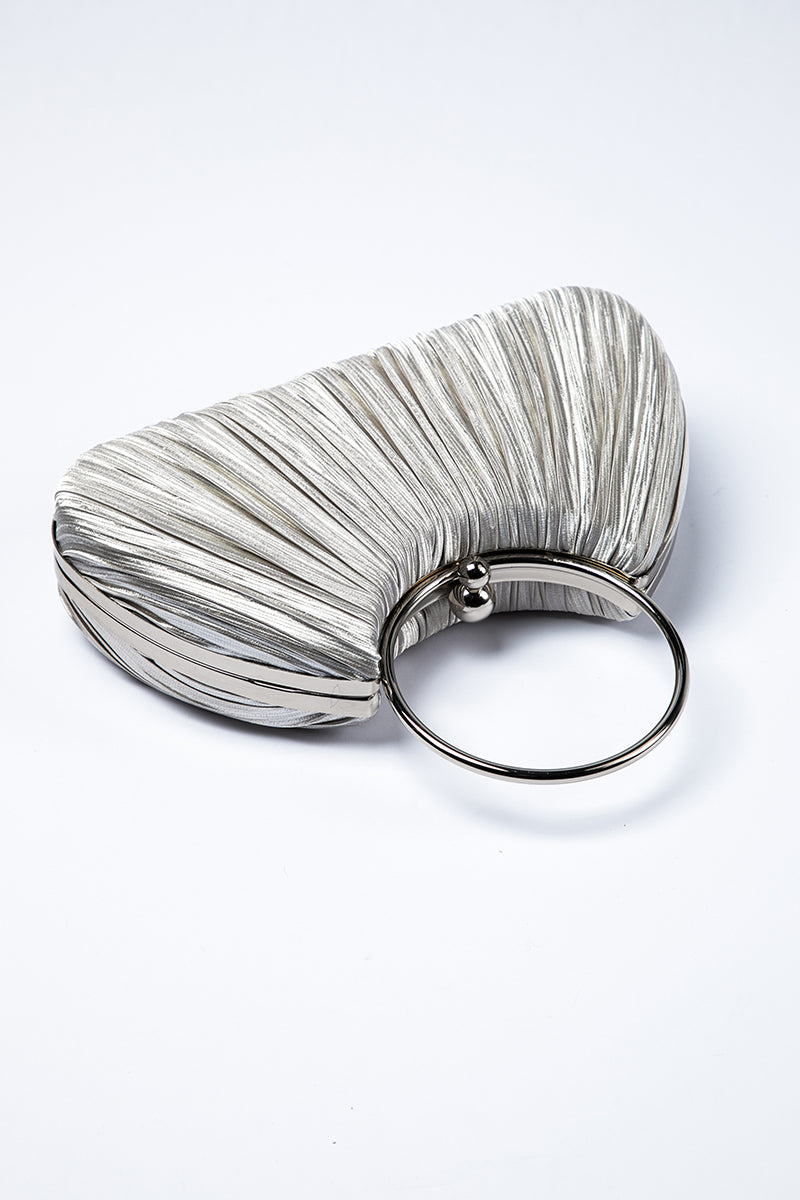 شنطة بتصميم مجعّد ومقبض دائري معدني