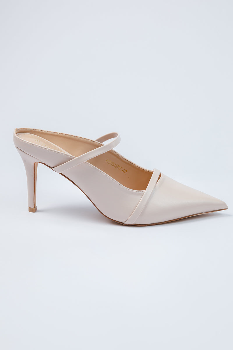 حذاء مغلق المقدمة مع أحزمة رفيعة