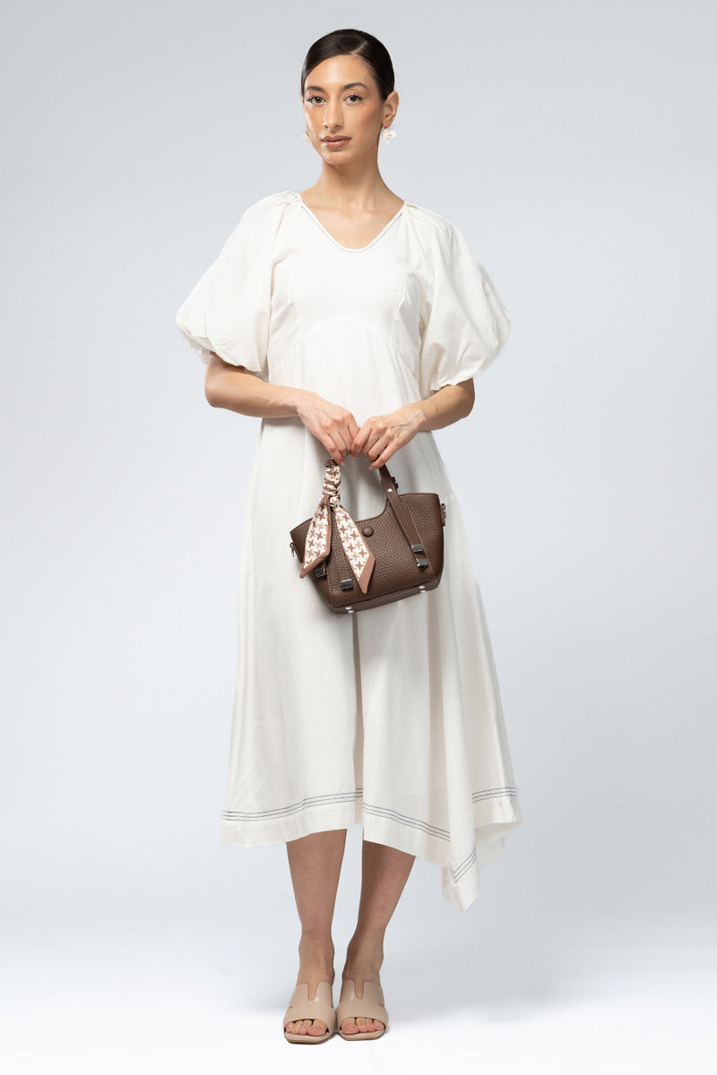 فستان ميدي بقصّة غير متماثلة وأكمام منفوخة