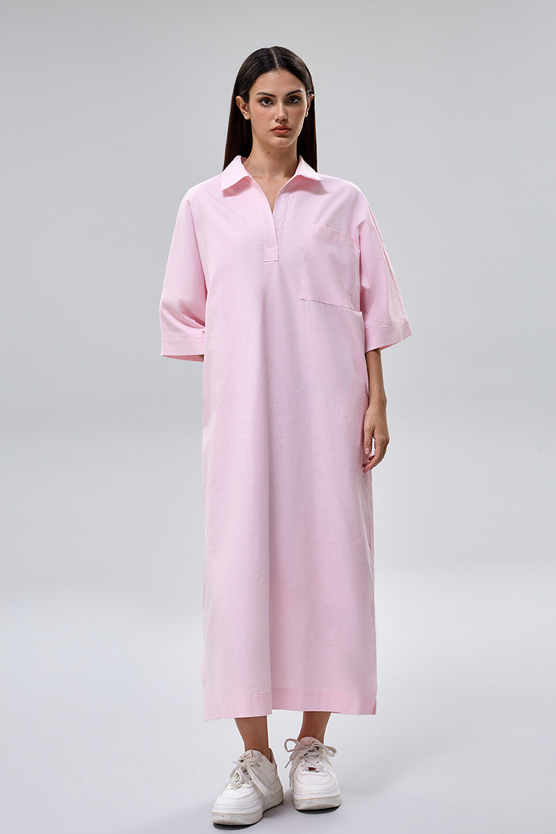 فستان طويل واسع بياقة كلاسيكية