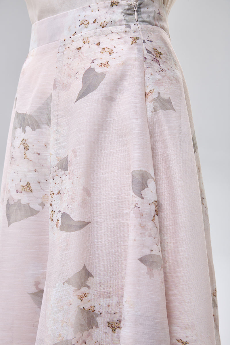 تنورة بقصة واسعة وطبعة زهور