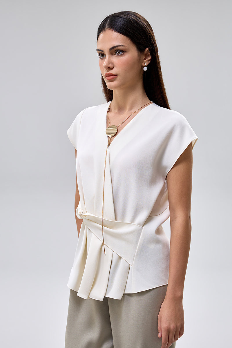 بلوزة لف بتفصيل عند الخصر