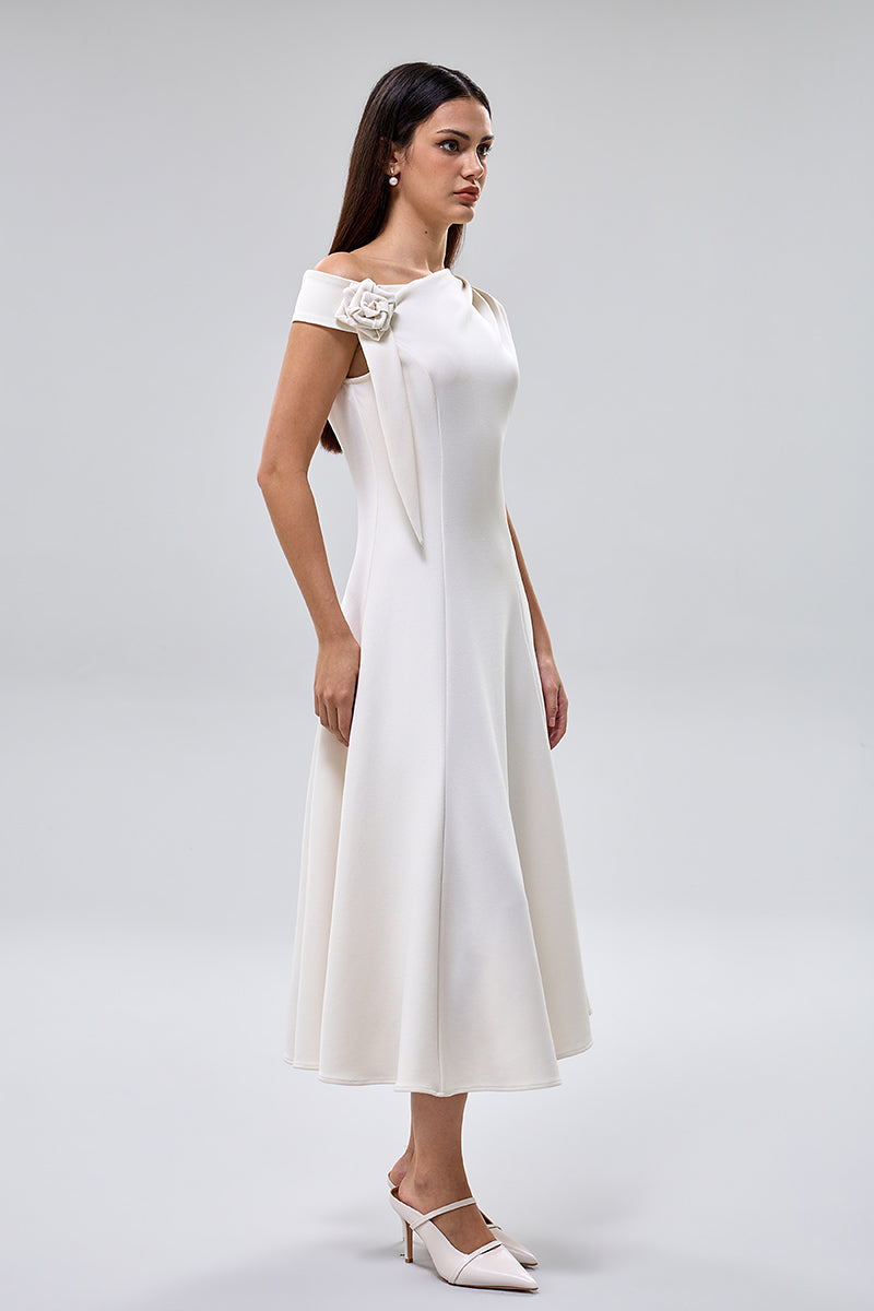 فستان ميدي بتفاصيل وردة جانبية