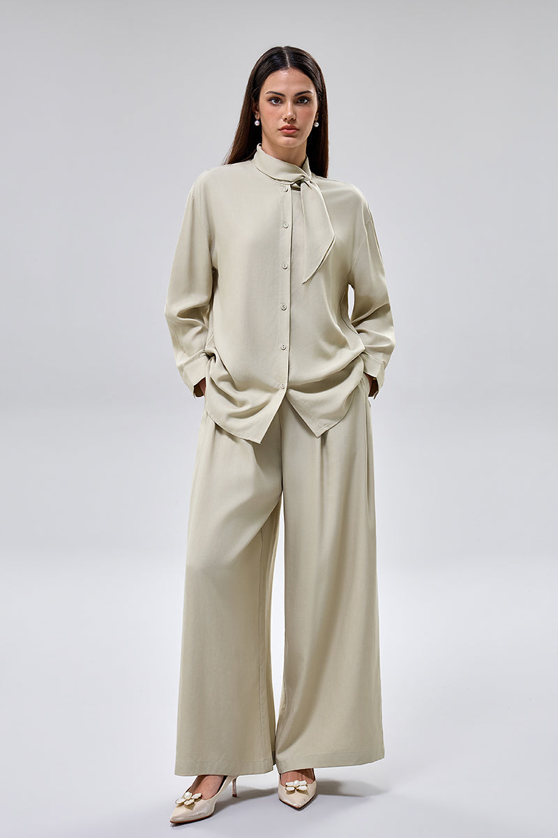 بنطلون واسع بثنيات أمامية