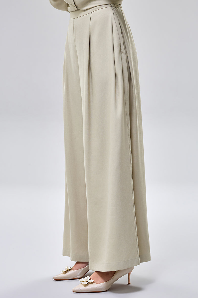 بنطلون واسع بثنيات أمامية