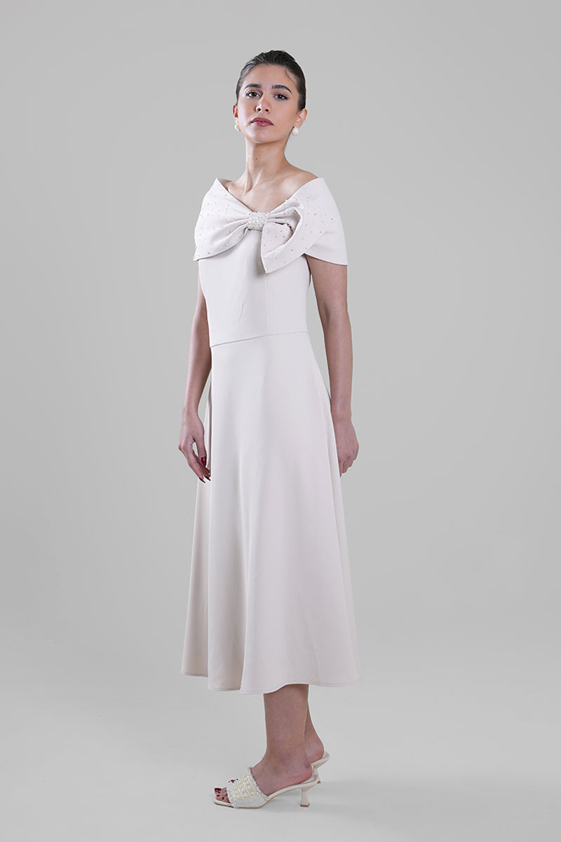 فستان ميدي بياقة مزينة بعقدة بارزة