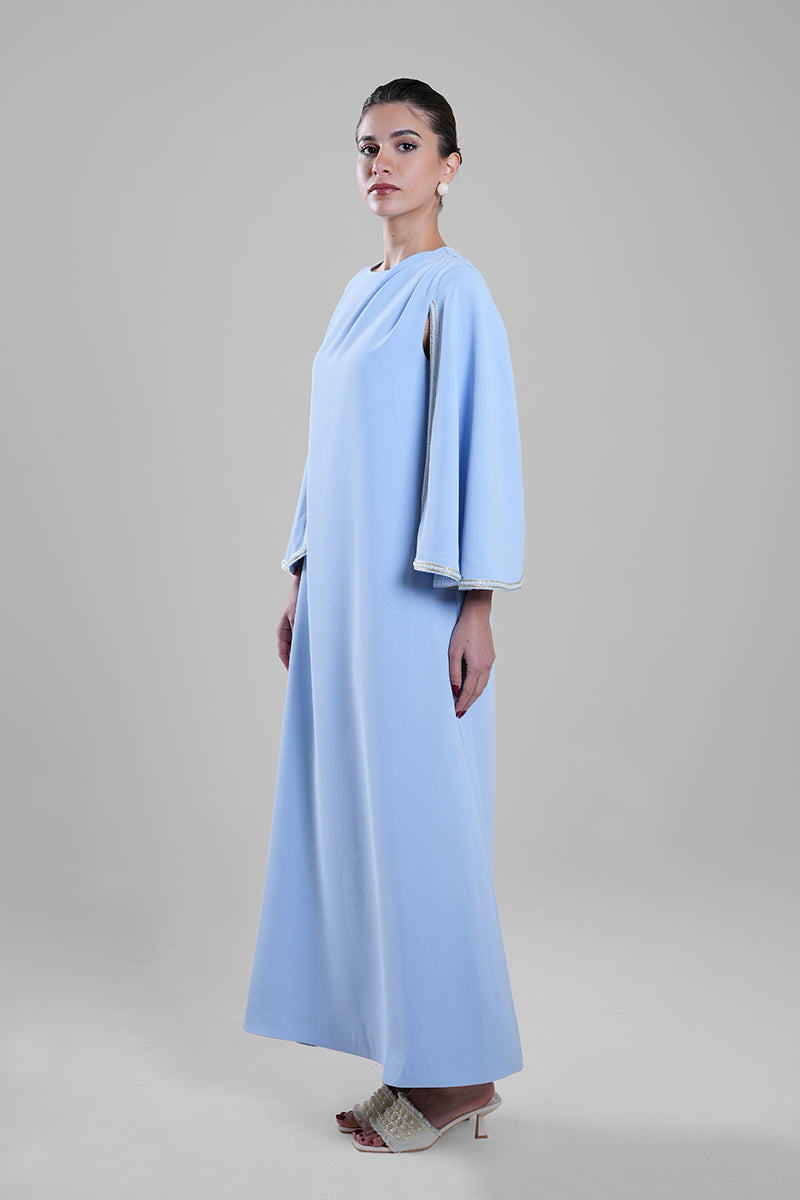 فستان ماكسي بأكمام كيب مشقوقة